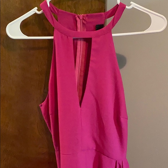 Magenta halter maxi dress with key hole cut out - Picture 2 of 3